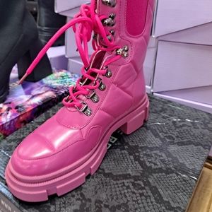 WOMEN'S LACE UP BOOT